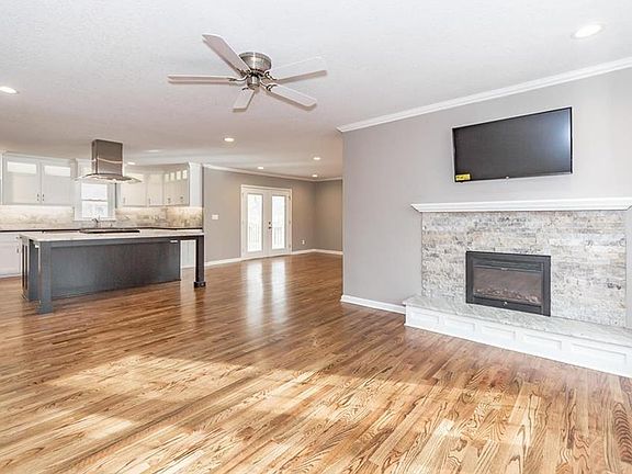 3rd image of 1104 W 97th St