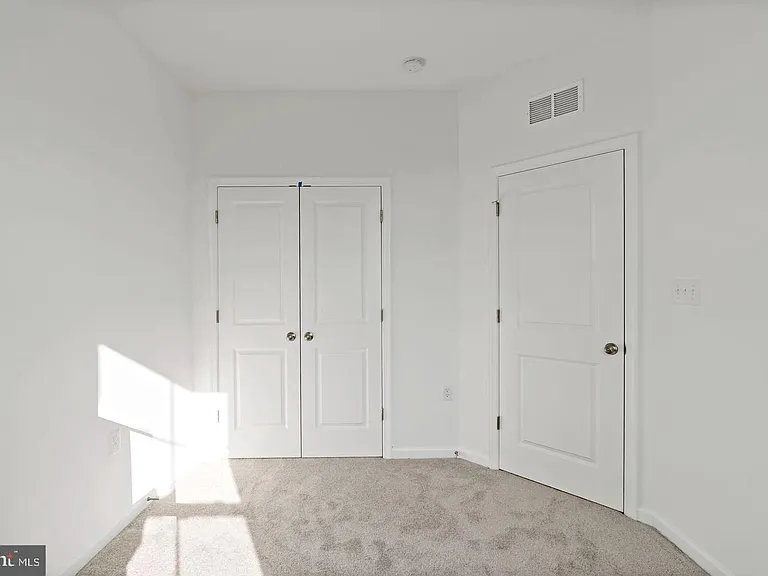 646 Hemsworth Ln — Photo 9