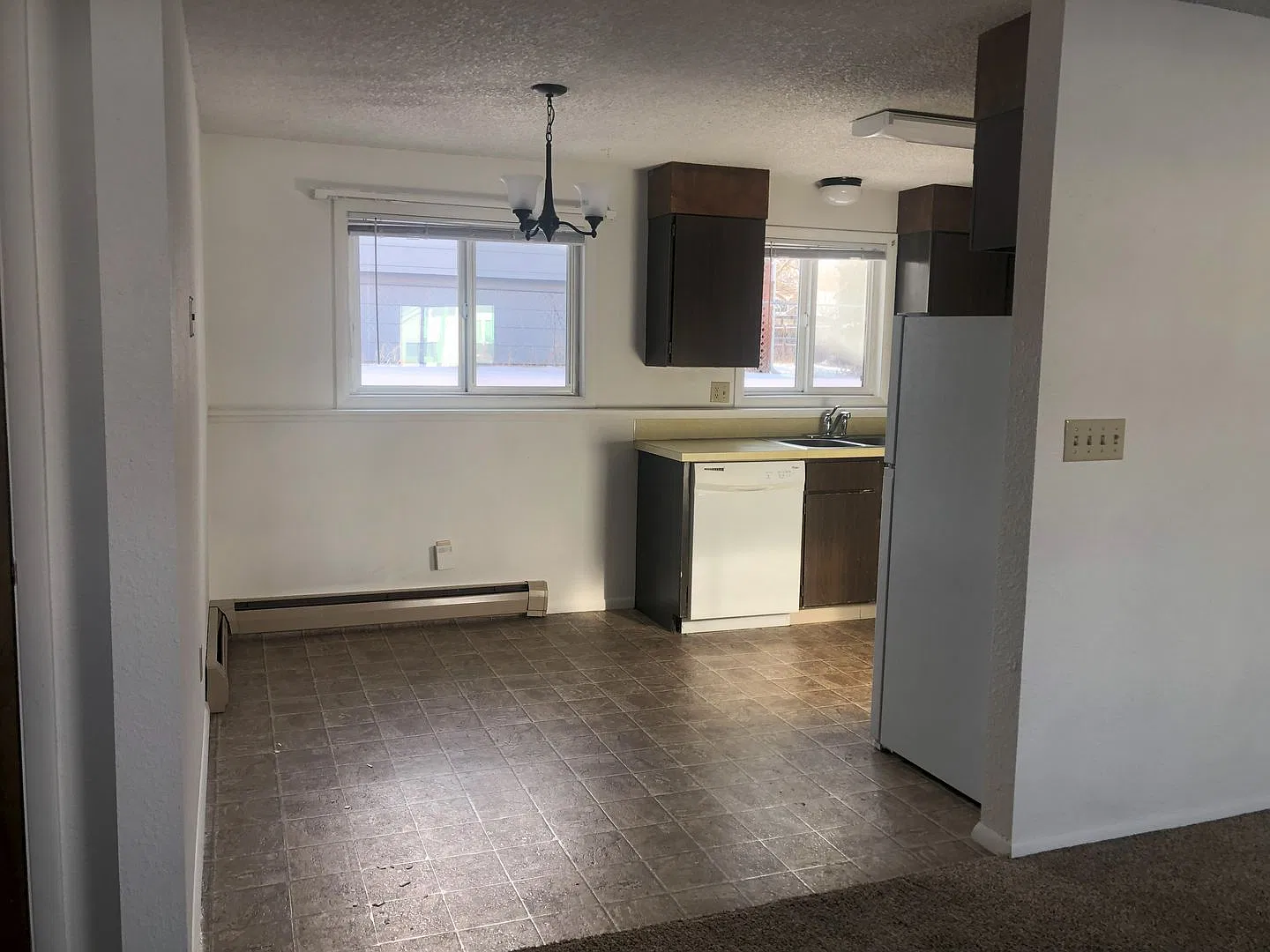 2 Bedroom Unit in Central Location with a Garage! — Photo 3