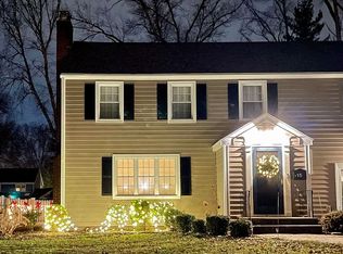 15 Iroquois Rd, West Hartford, CT 06117