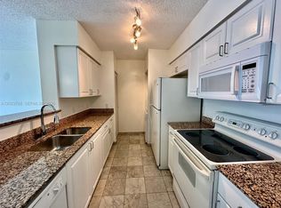 1155 Brickell Bay Dr APT 905, Miami, FL 33131