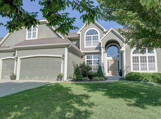 9904 Sunset Dr, Lenexa, KS 66220