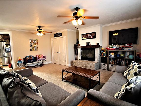 3rd image of 219 Greenhill Dr
