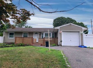 43 Blue Point Rd, Selden, NY 11784