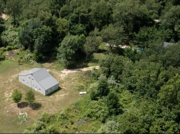 10526 E Willard Rd, Riverdale, MI 48877