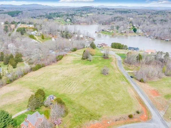 28 Augusta Way, Wirtz, VA 24184