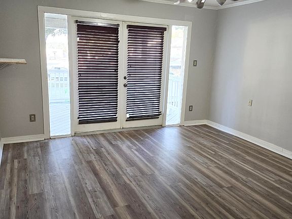 4th image of 13 Larkspur Ln