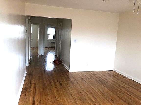 5th image of 2833 42nd St #2