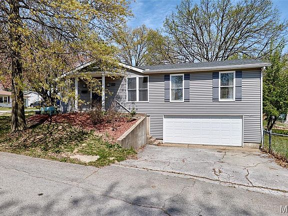 4th image of 108 Juanita St