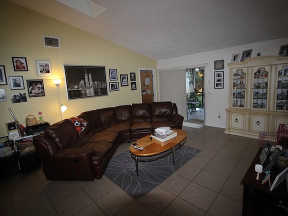 2nd image of 907 Andrews Ave NW