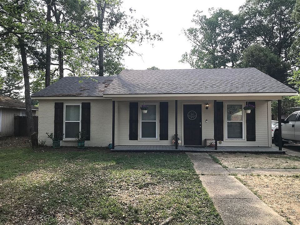 1st image of 11015 Village Green Dr
