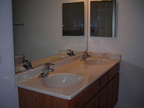 3rd image of 3420 N Old Arlington Heights Rd Unit 202