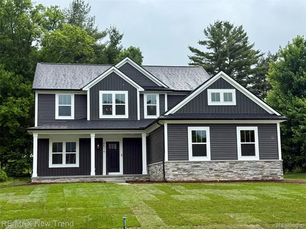 6514 Cambridge Cir, Clarkston, MI 48346