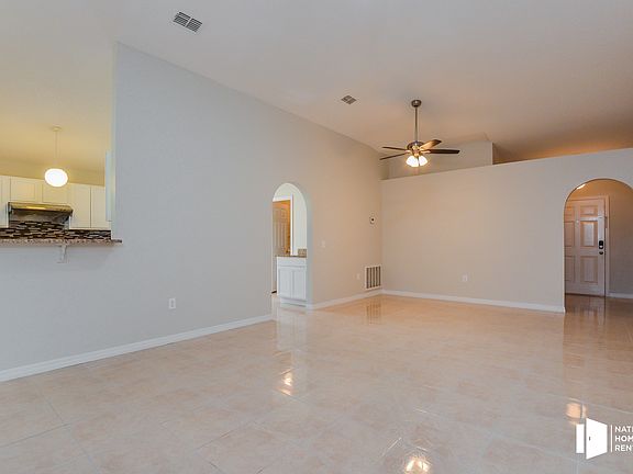 4th image of 10137 Laxton St