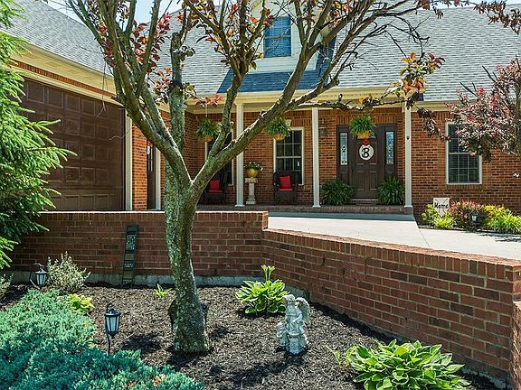 3rd image of 2057 Moss Creek Ct