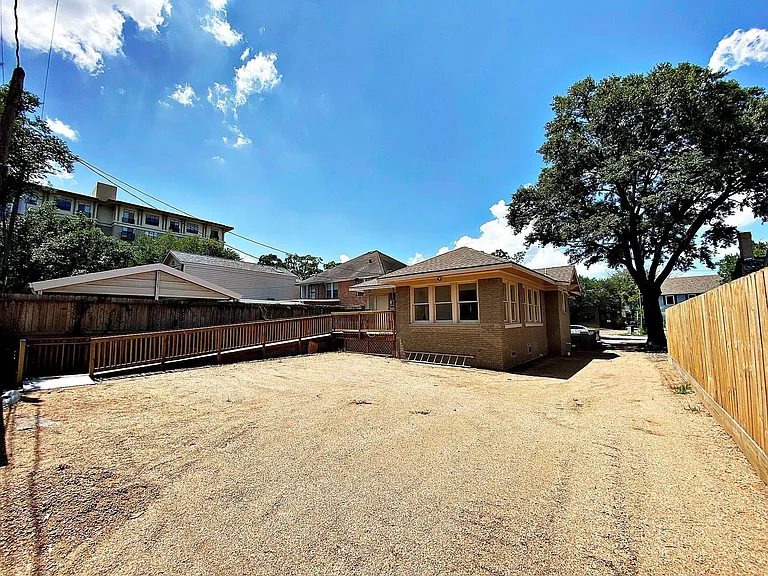 1625 W Alabama St — Photo 13