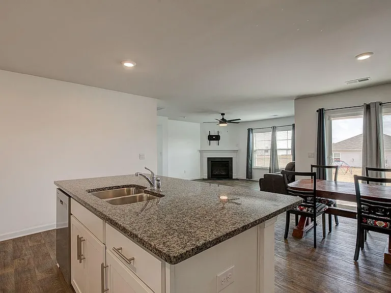 195 Carrington Dr — Photo 8
