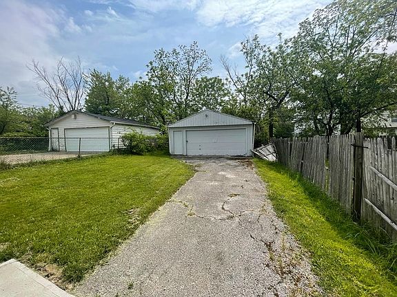2nd image of 3281 E 121st St