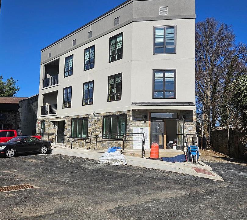 1st image of 8610 Evergreen Pl #100