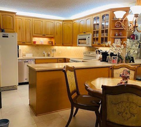 4th image of 5905 SE Riverboat Dr #611