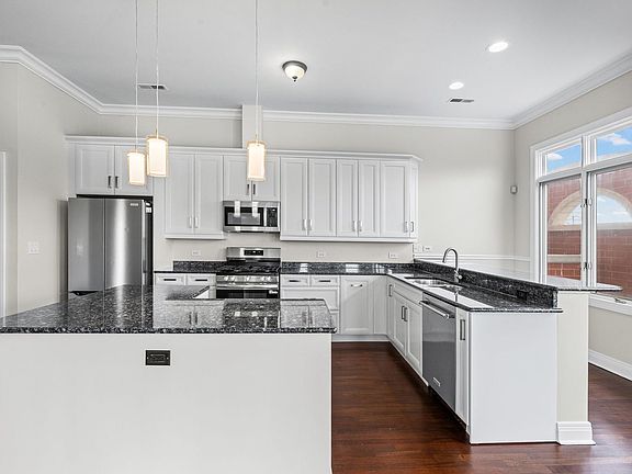 5th image of 852 N Damen Ave #4S