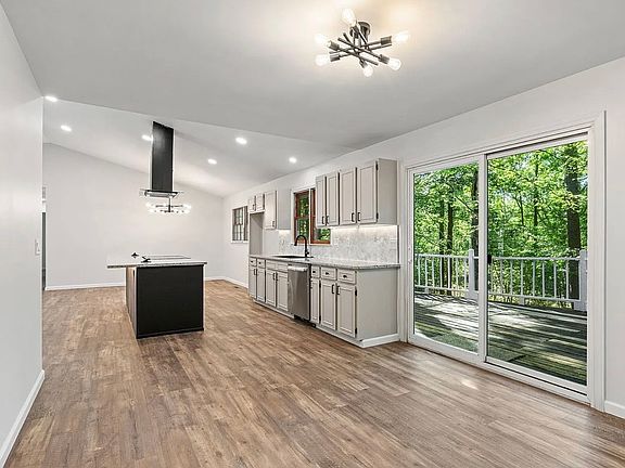 4th image of 213 Dogwood Glen Dr