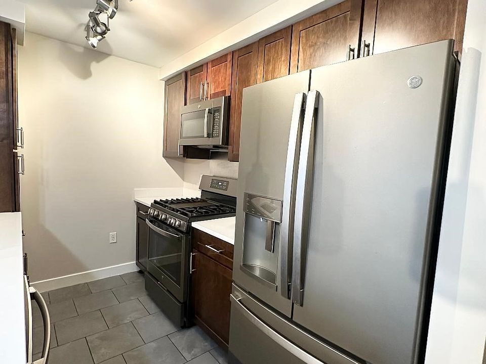 1st image of 130 John St Unit 355