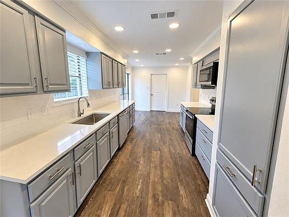 5th image of 811 Lake Arthur Ct