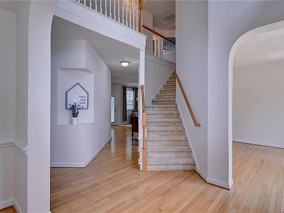 5th image of 132 Elizabeth Harrison Ln