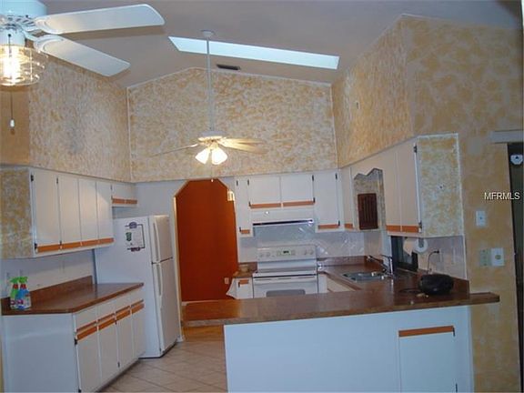 5th image of 23112 Cherry Ave
