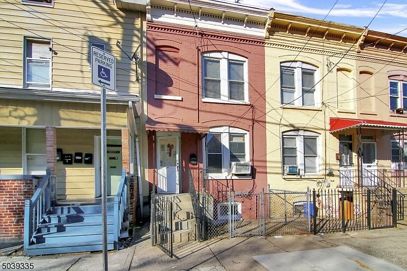 1st image of 200 Parker St