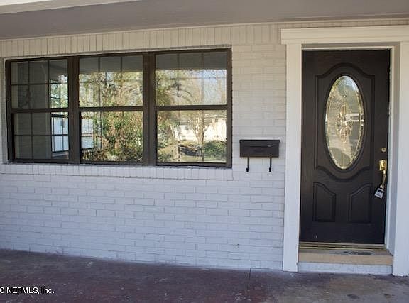 3rd image of 4754 Beverly Cir