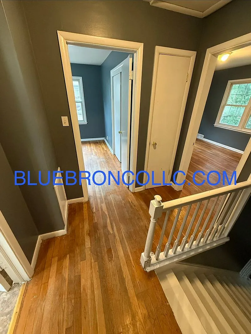 Charming unit with nice updates and fresh paint for a great price — Photo 4