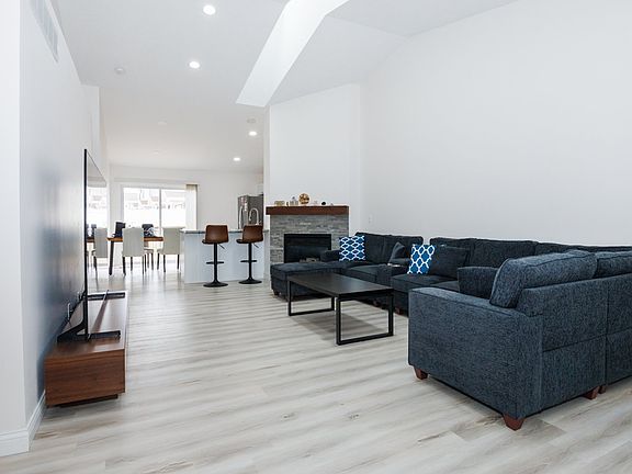 4th image of 8 Rock Garden Ct APT 1