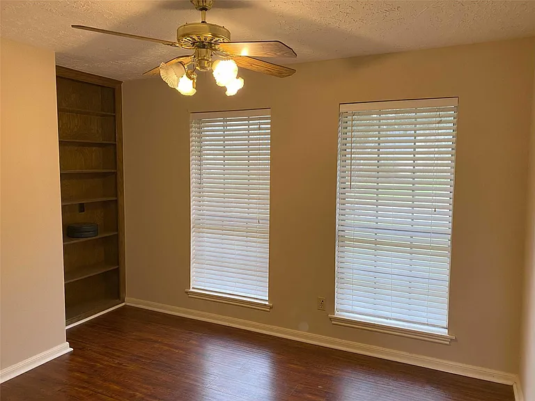 3219 Ashmont Ln — Photo 13