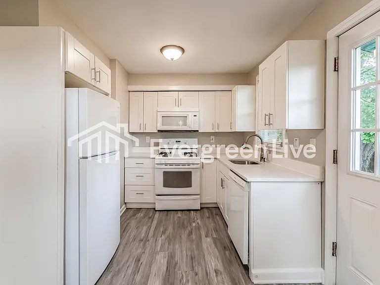 8201 Oakleigh Rd — Photo 5