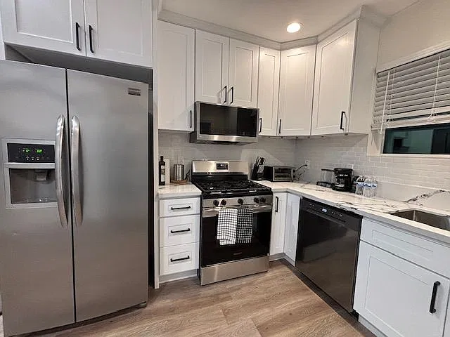 1 bed, 1.0 bath, 450 sqft, $2,400 — Photo 2