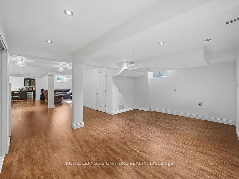 9 William Bowes Blvd — Photo 24
