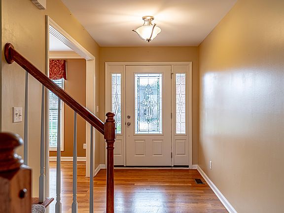 4th image of 180 Blossom Cir