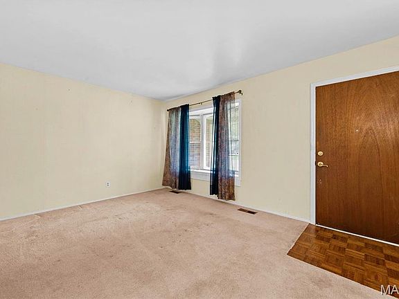 2nd image of 1466 Friar Tuck Ln