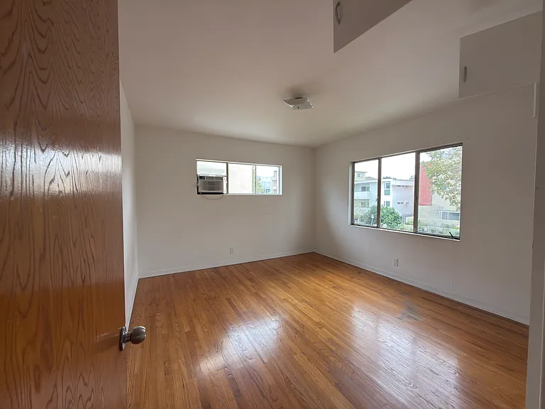 1042 S Sherbourne Dr #4 — Photo 11