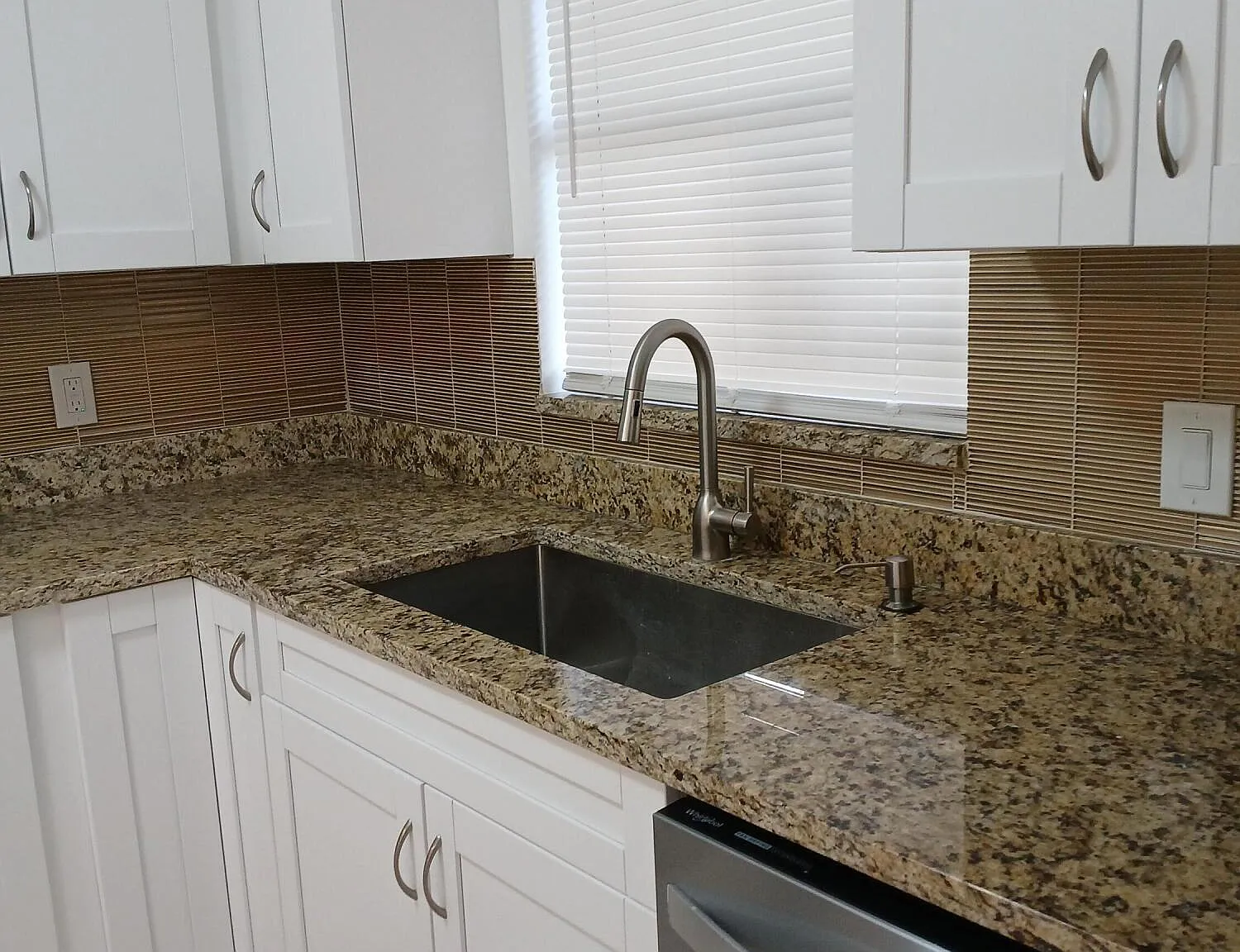1 bed, 1.5 bath, 1000 sqft, $1,440 — Photo 3
