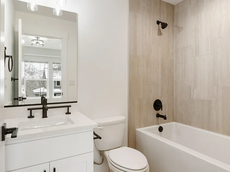 116 Orchard Ave S #D — Photo 15