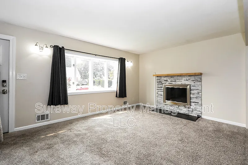 3 bed, 1.0 bath, 1041 sqft, $2,650 — Photo 4