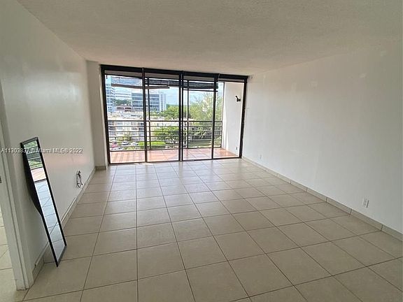 4th image of 20500 W Country Club Dr APT 804