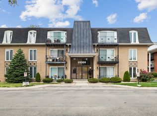 10308 Circle Dr APT 302, Oak Lawn, IL 60453