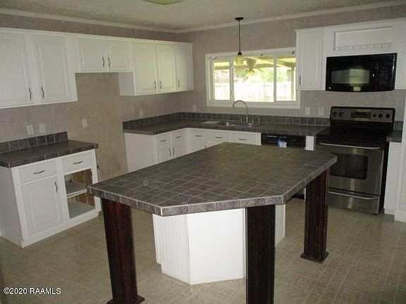 3rd image of 204 Windcreek Ln