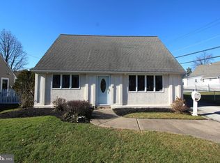 2383 Chipmunk Ln, Secane, PA 19018