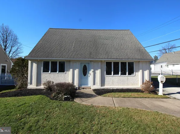 2383 Chipmunk Ln, Secane, PA 19018
