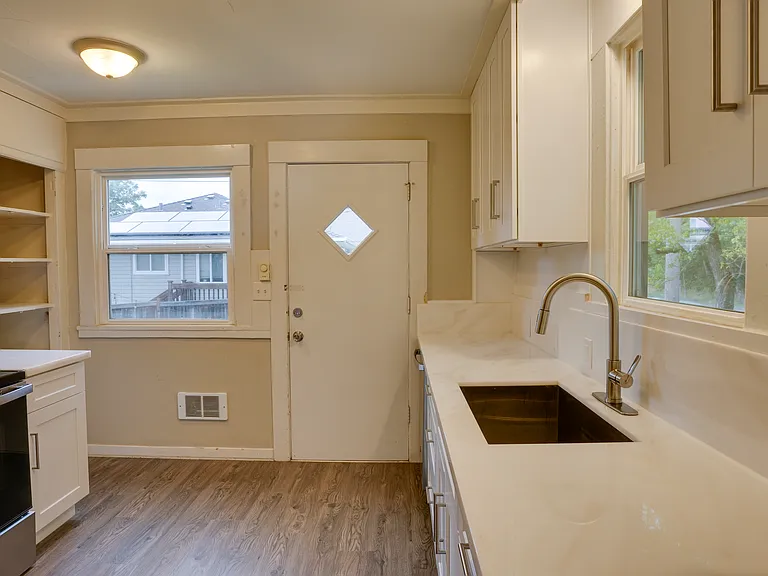 2718 E Fir St — Photo 6